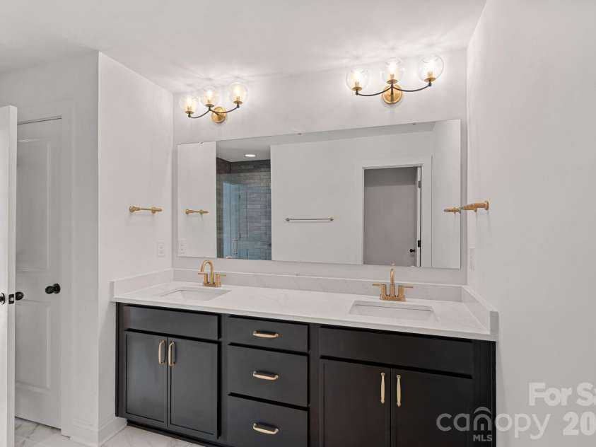 3142 Dublin Road, Charlotte, NC 28208.  MLS# CAR4367408, YatesRealty ID 16092. 