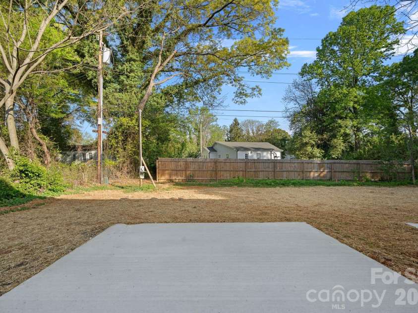 3142 Dublin Road, Charlotte, NC 28208.  MLS# CAR4367408, YatesRealty ID 16092. 