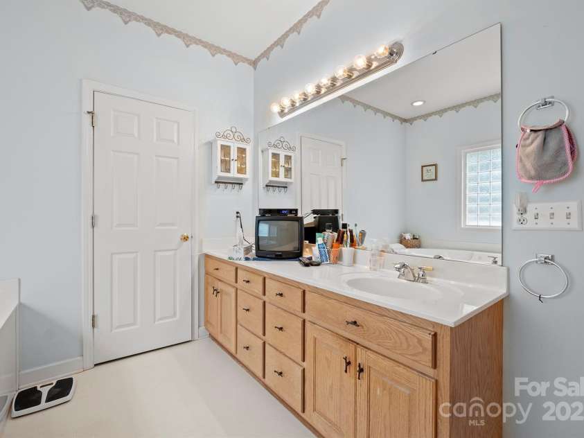 7189 Bovine Lane, Harrisburg, NC 28075.  MLS# CAR4263614, YatesRealty ID 16092. 