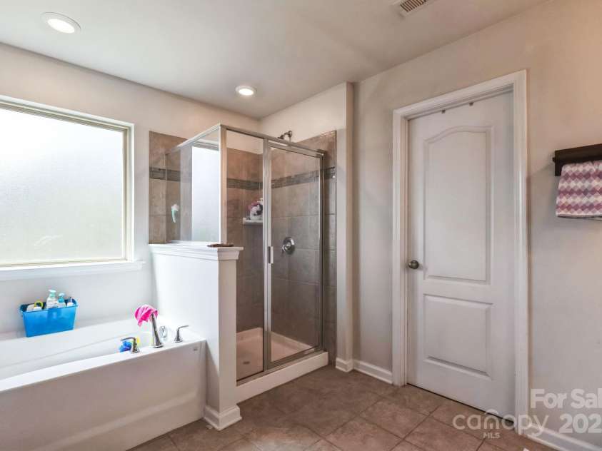 17712 Yarwill Court, Charlotte, NC 28278.  MLS# CAR4244525, YatesRealty ID 16095. 