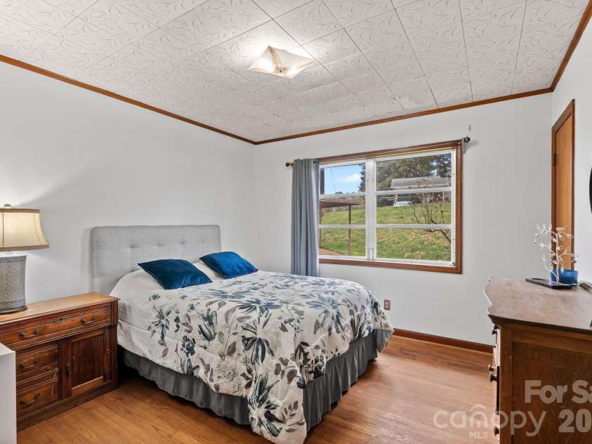103 Bidwell Street, Franklin, NC 28734.  MLS# CAR4363280, YatesRealty ID 16096. 