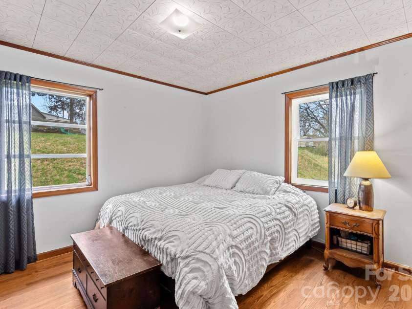 103 Bidwell Street, Franklin, NC 28734.  MLS# CAR4363280, YatesRealty ID 16096. 