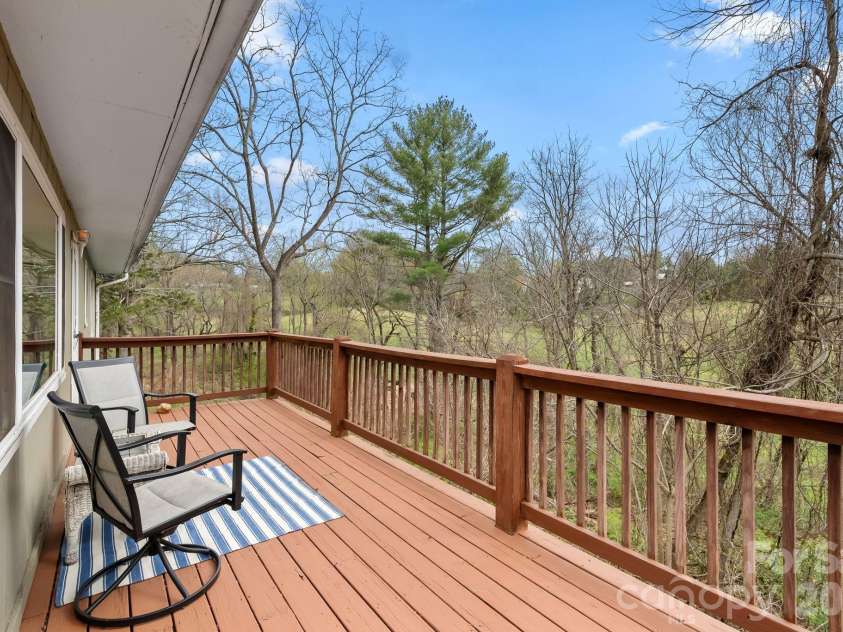 103 Bidwell Street, Franklin, NC 28734.  MLS# CAR4363280, YatesRealty ID 16096. 
