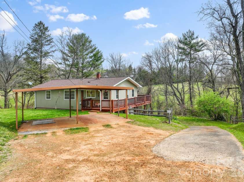 103 Bidwell Street, Franklin, NC 28734.  MLS# CAR4363280, YatesRealty ID 16096. 