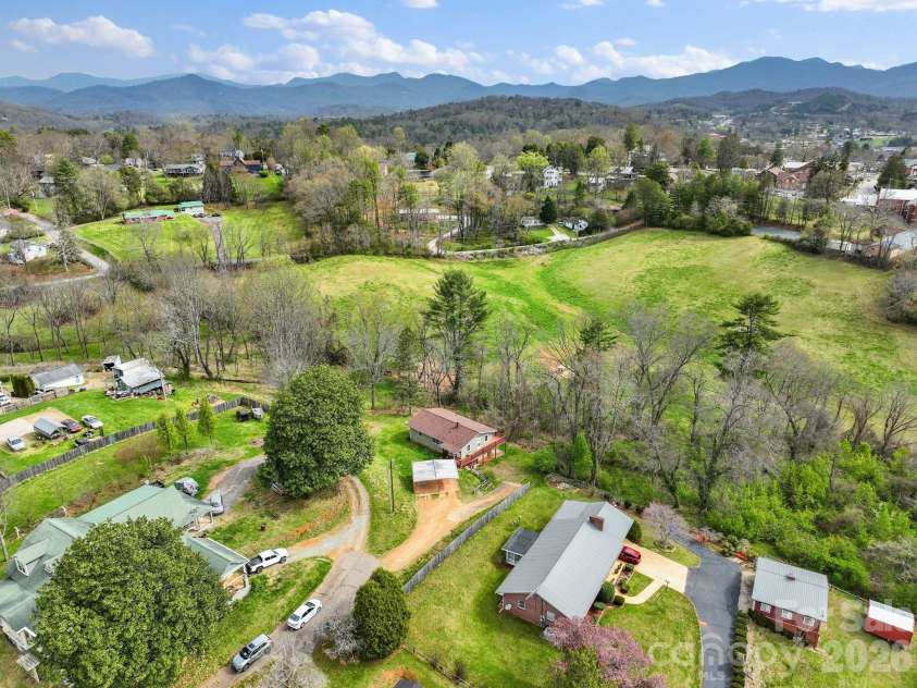 103 Bidwell Street, Franklin, NC 28734.  MLS# CAR4363280, YatesRealty ID 16096. 