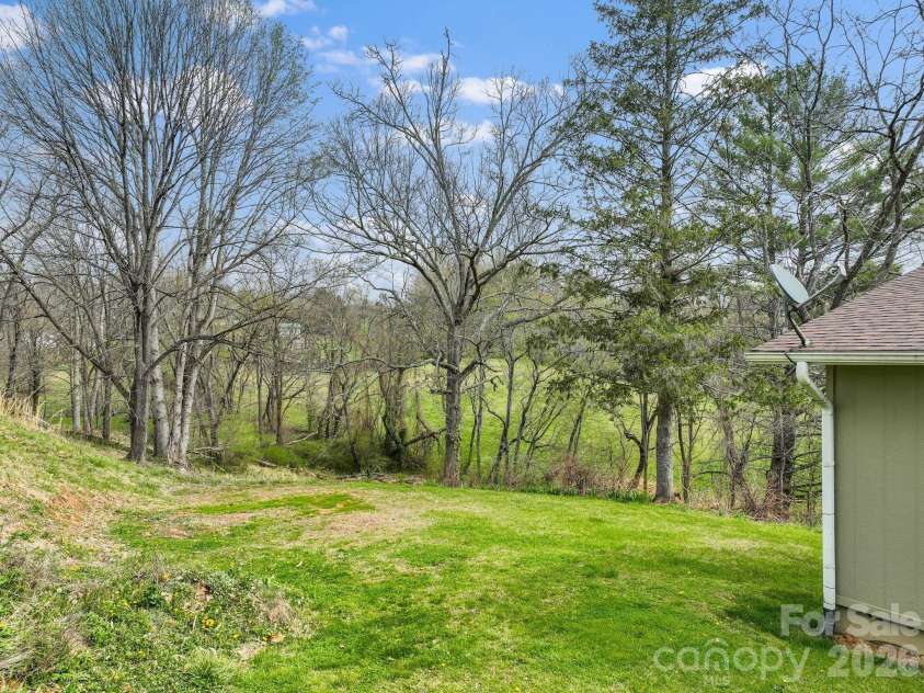 103 Bidwell Street, Franklin, NC 28734.  MLS# CAR4363280, YatesRealty ID 16096. 