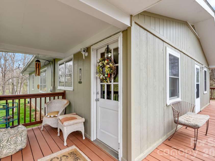 103 Bidwell Street, Franklin, NC 28734.  MLS# CAR4363280, YatesRealty ID 16096. 