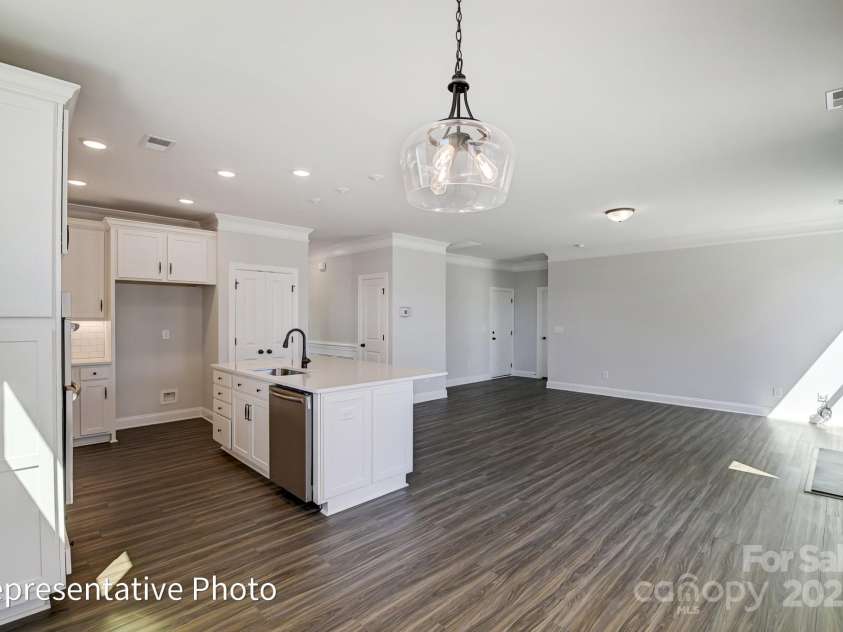 6027 Veld Court, Charlotte, NC 28215.  MLS# CAR4257024, YatesRealty ID 16096. 