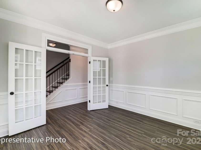 6027 Veld Court, Charlotte, NC 28215.  MLS# CAR4257024, YatesRealty ID 16096. 