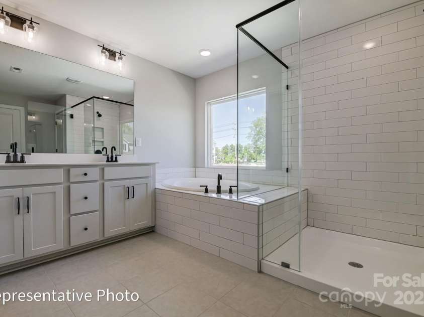 6027 Veld Court, Charlotte, NC 28215.  MLS# CAR4257024, YatesRealty ID 16096. 