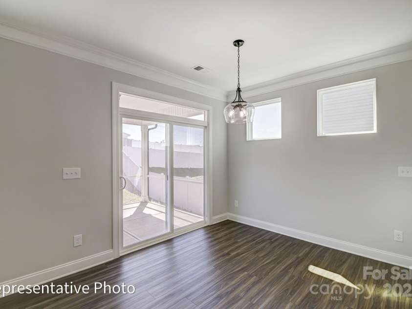 6027 Veld Court, Charlotte, NC 28215.  MLS# CAR4257024, YatesRealty ID 16096. Breakfast area