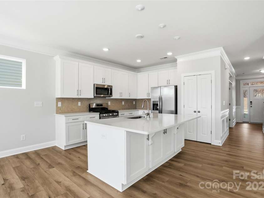 6027 Veld Court, Charlotte, NC 28215.  MLS# CAR4257024, YatesRealty ID 16096. Kitchen with refrigerator included