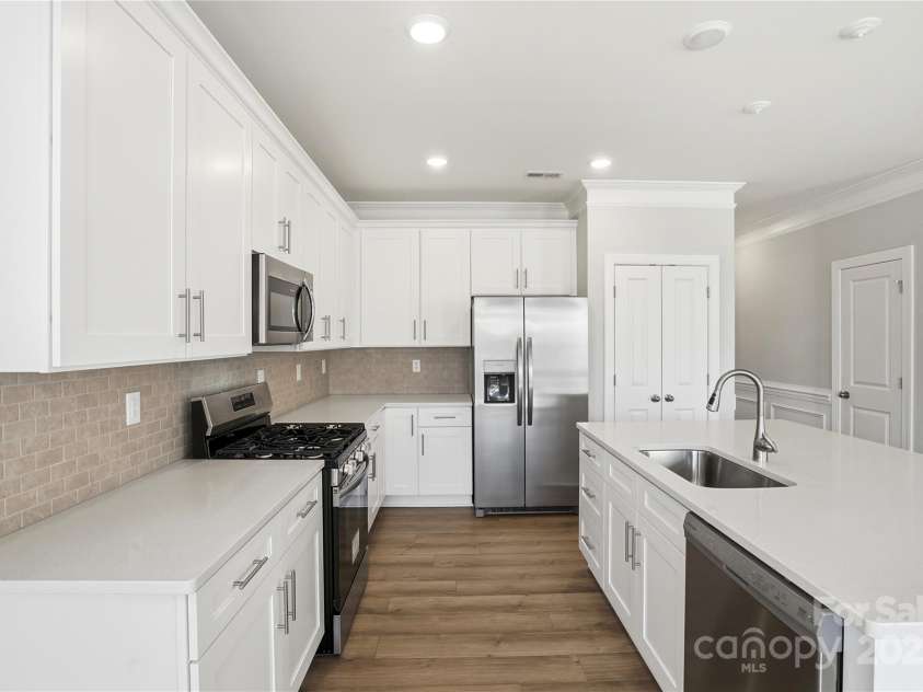 6027 Veld Court, Charlotte, NC 28215.  MLS# CAR4257024, YatesRealty ID 16096. Kitchen with refrigerator included