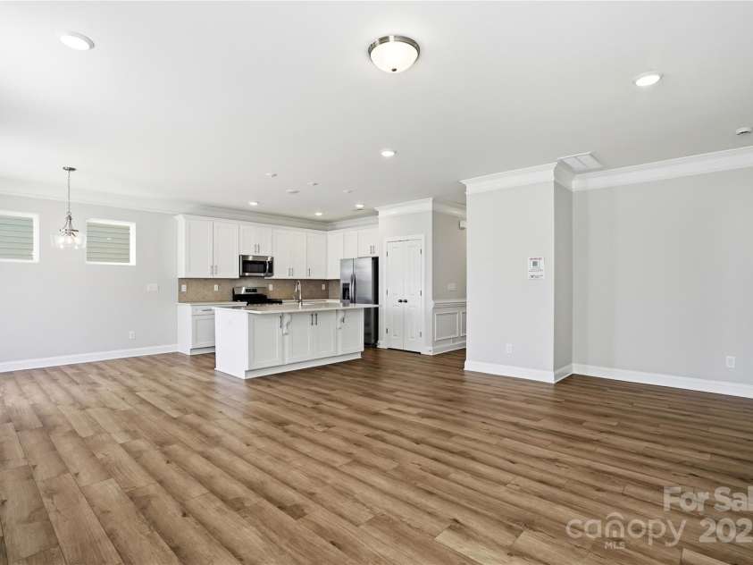 6027 Veld Court, Charlotte, NC 28215.  MLS# CAR4257024, YatesRealty ID 16096. Open floorplan