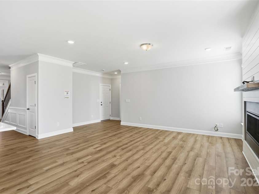 6027 Veld Court, Charlotte, NC 28215.  MLS# CAR4257024, YatesRealty ID 16096. Open floorplan