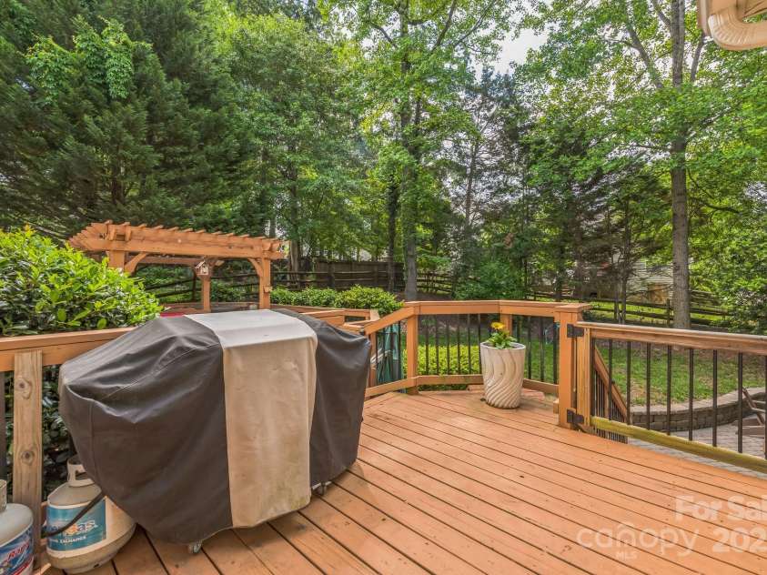 13312 Edgetree Drive, Pineville, NC 28134.  MLS# CAR4251843, YatesRealty ID 16097. 