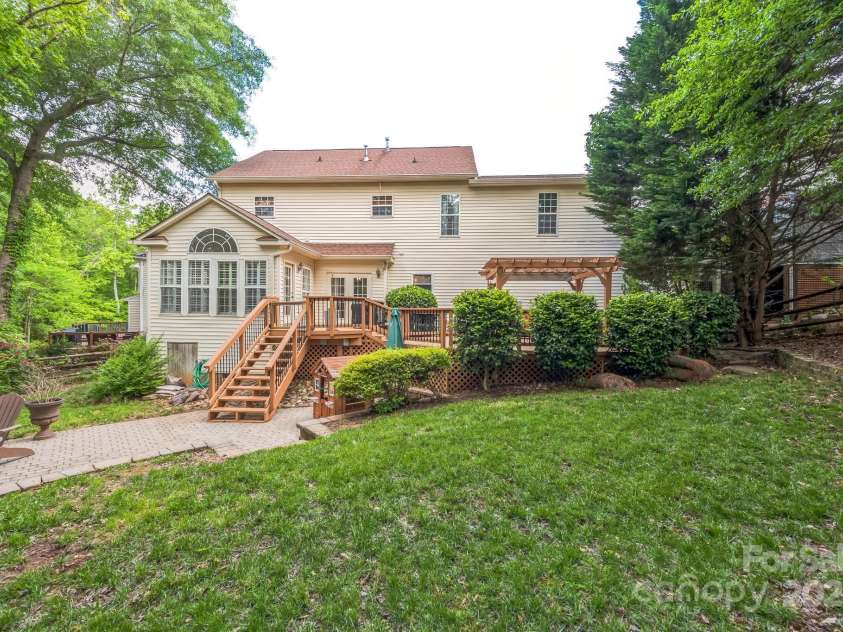 13312 Edgetree Drive, Pineville, NC 28134.  MLS# CAR4251843, YatesRealty ID 16097. 