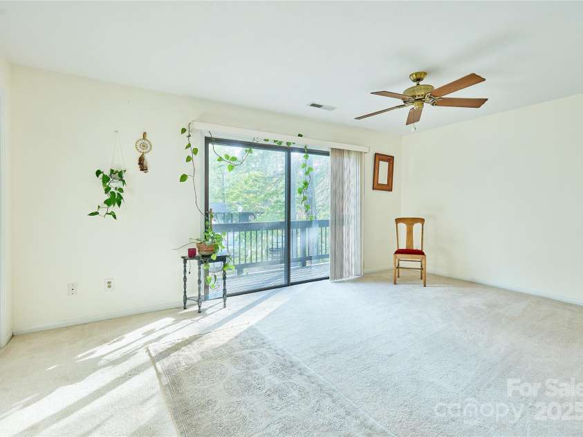 106 Laurelwood Circle, Hendersonville, NC 28791.  MLS# CAR4251119, YatesRealty ID 16098. 