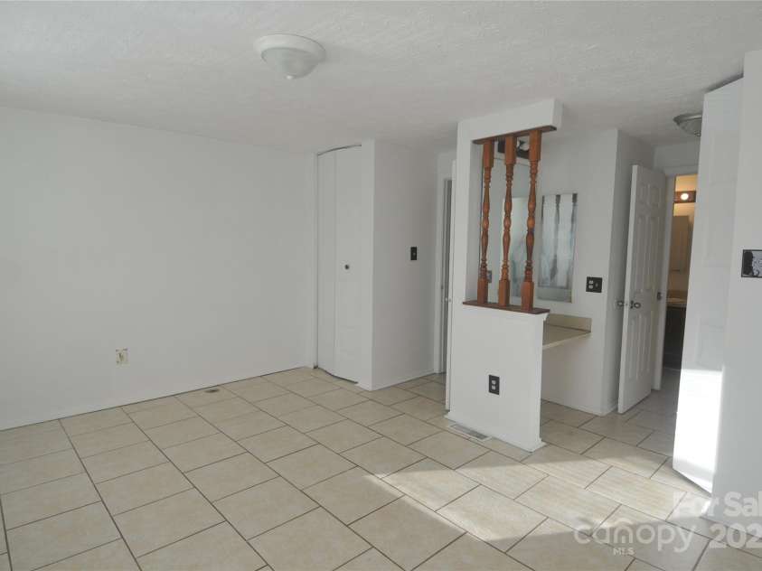 9432-D Lexington Circle, Charlotte, NC 28213.  MLS# CAR4332277, YatesRealty ID 1610. 2nd bedroom