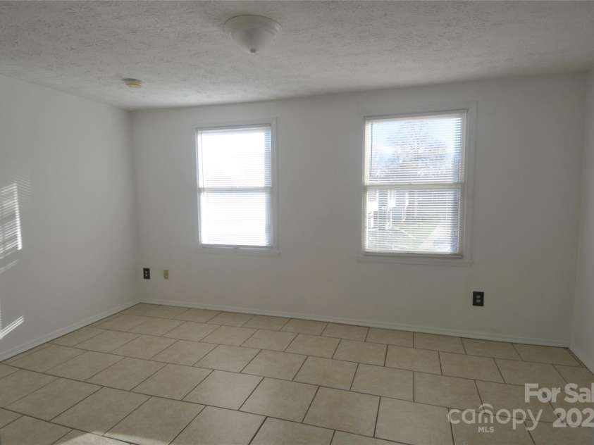 9432-D Lexington Circle, Charlotte, NC 28213.  MLS# CAR4332277, YatesRealty ID 1610. 2nd bedroom upstairs