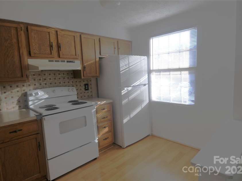 9432-D Lexington Circle, Charlotte, NC 28213.  MLS# CAR4332277, YatesRealty ID 1610. 