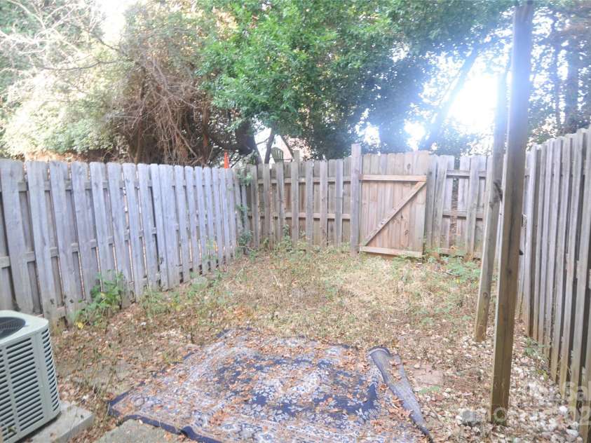 9432-D Lexington Circle, Charlotte, NC 28213.  MLS# CAR4332277, YatesRealty ID 1610. Fenced patio area