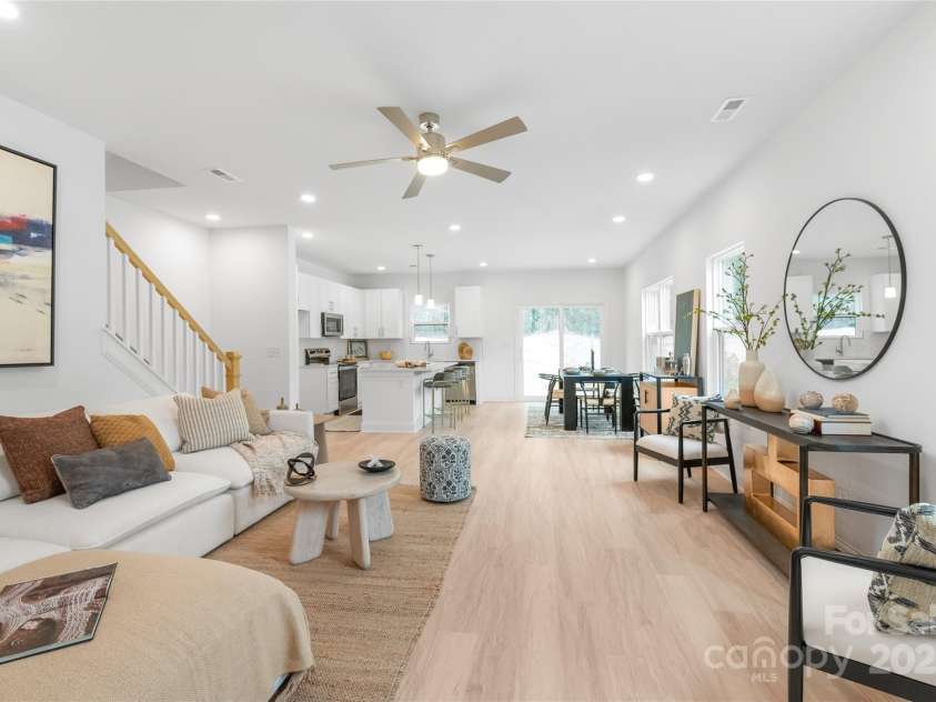 2813 New Pineola Road, Charlotte, NC 28208.  MLS# CAR4253821, YatesRealty ID 16101. 