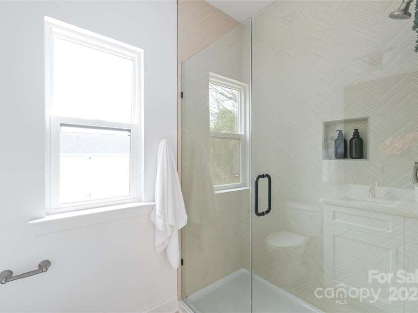 2813 New Pineola Road, Charlotte, NC 28208.  MLS# CAR4253821, YatesRealty ID 16101. 