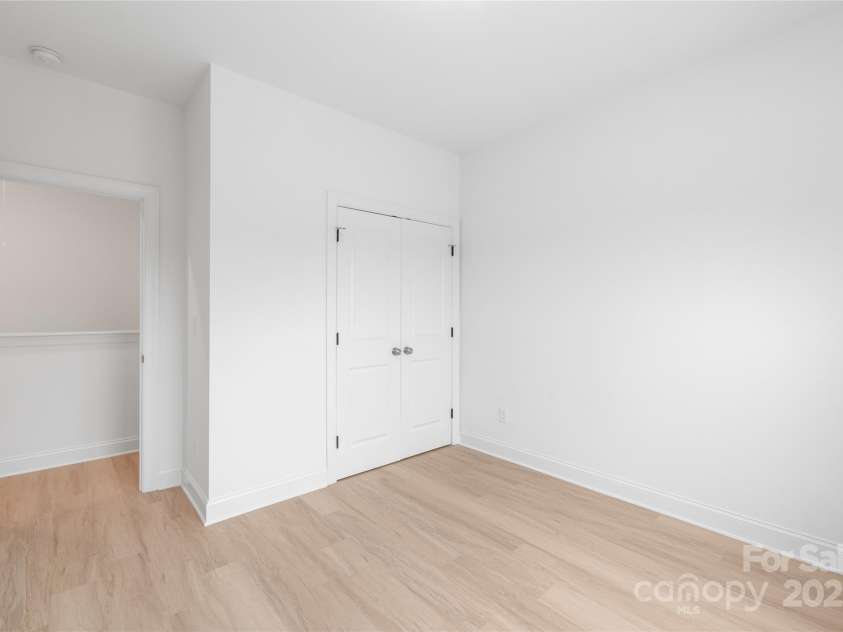 2813 New Pineola Road, Charlotte, NC 28208.  MLS# CAR4253821, YatesRealty ID 16101. 