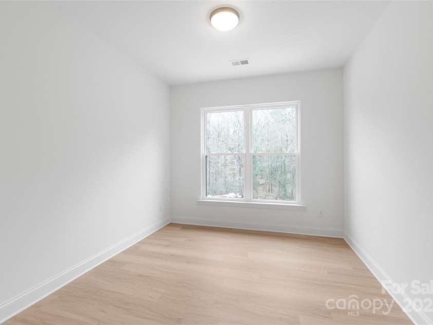 2813 New Pineola Road, Charlotte, NC 28208.  MLS# CAR4253821, YatesRealty ID 16101. 