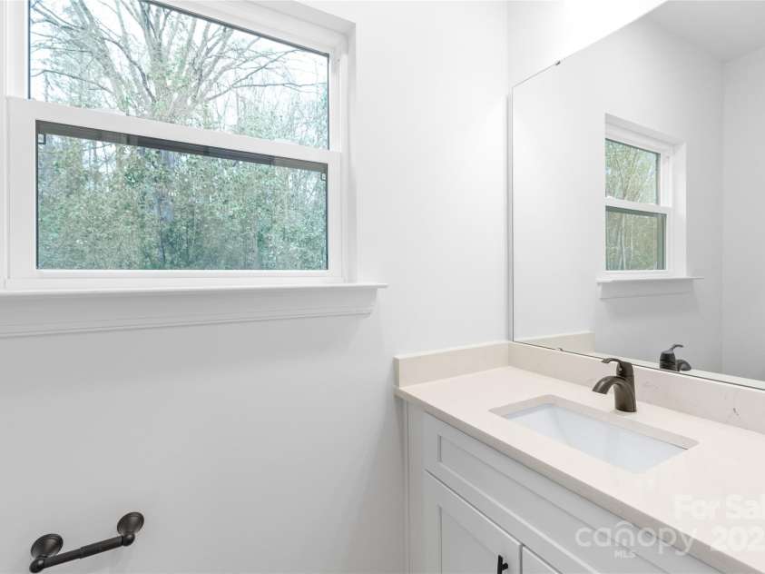 2815 New Pineola Road, Charlotte, NC 28208.  MLS# CAR4253825, YatesRealty ID 16102. 