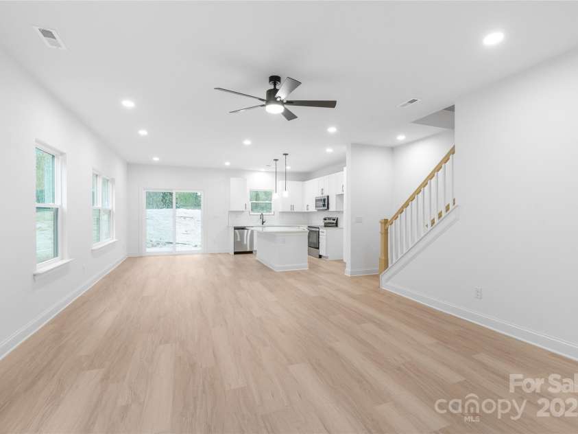 2815 New Pineola Road, Charlotte, NC 28208.  MLS# CAR4253825, YatesRealty ID 16102. 