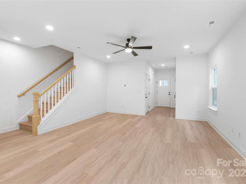 2815 New Pineola Road, Charlotte, NC 28208.  MLS# CAR4253825, YatesRealty ID 16102. 