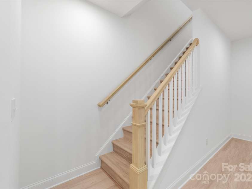 2815 New Pineola Road, Charlotte, NC 28208.  MLS# CAR4253825, YatesRealty ID 16102. 