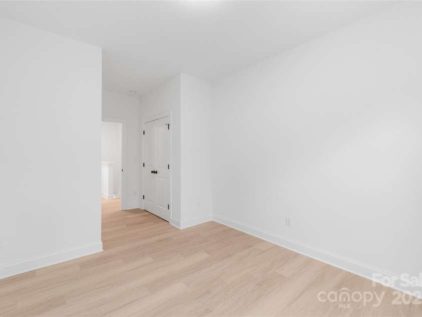 2815 New Pineola Road, Charlotte, NC 28208.  MLS# CAR4253825, YatesRealty ID 16102. 