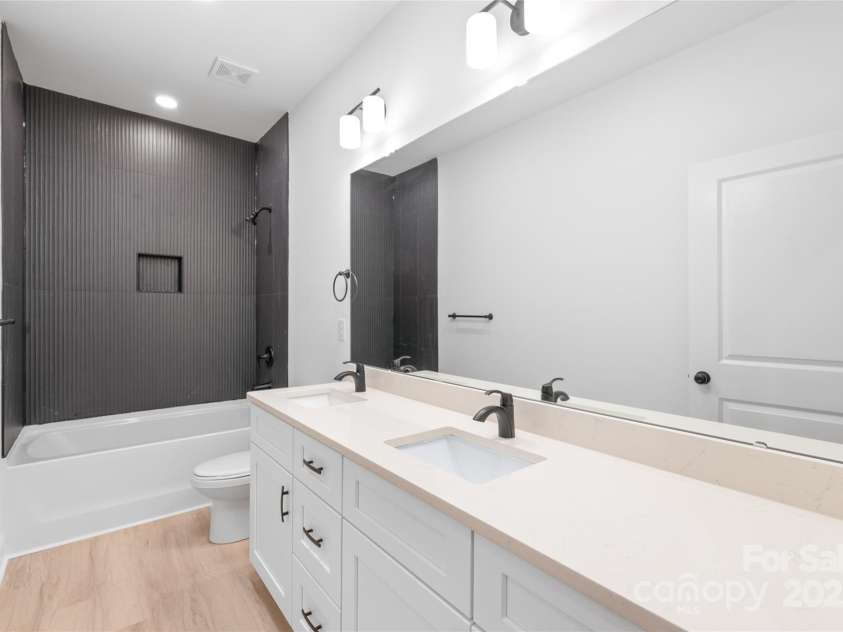 2815 New Pineola Road, Charlotte, NC 28208.  MLS# CAR4253825, YatesRealty ID 16102. 