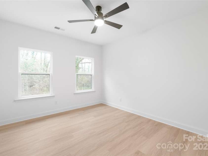 2815 New Pineola Road, Charlotte, NC 28208.  MLS# CAR4253825, YatesRealty ID 16102. 