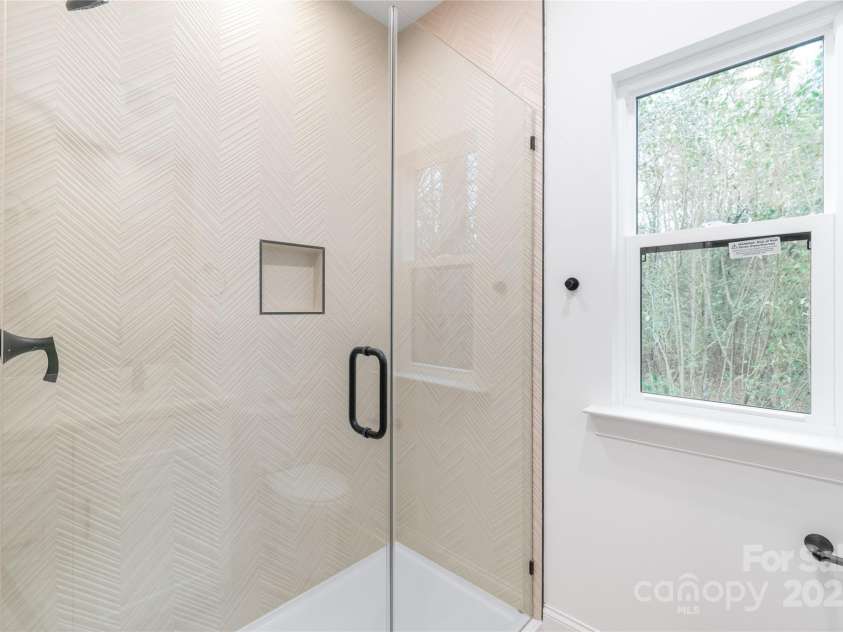 2815 New Pineola Road, Charlotte, NC 28208.  MLS# CAR4253825, YatesRealty ID 16102. 