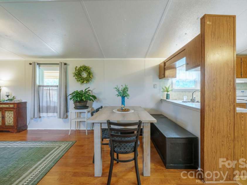 4021 26th Street Court, Hickory, NC 28601.  MLS# CAR4373010, YatesRealty ID 16102. 