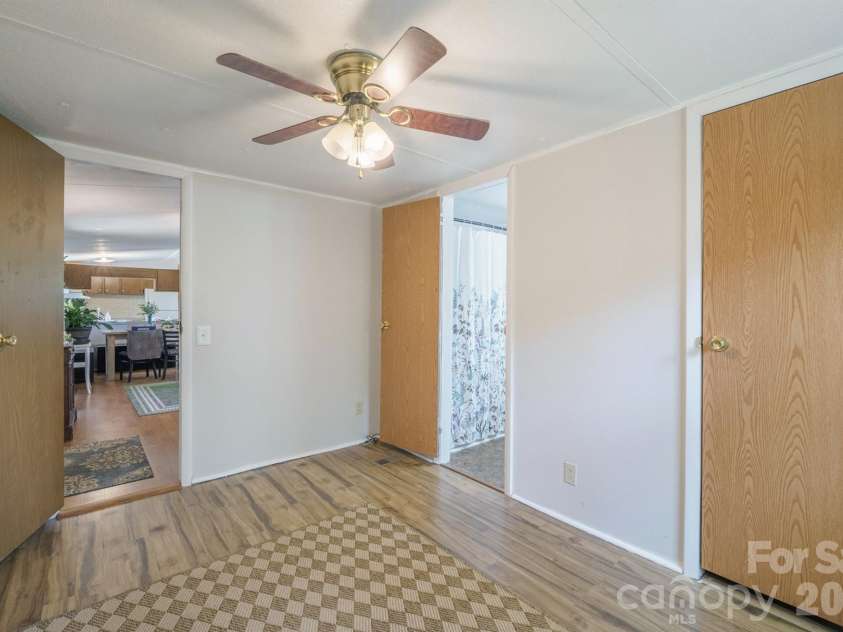 4021 26th Street Court, Hickory, NC 28601.  MLS# CAR4373010, YatesRealty ID 16102. 