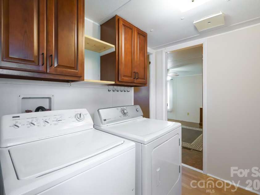 4021 26th Street Court, Hickory, NC 28601.  MLS# CAR4373010, YatesRealty ID 16102. 