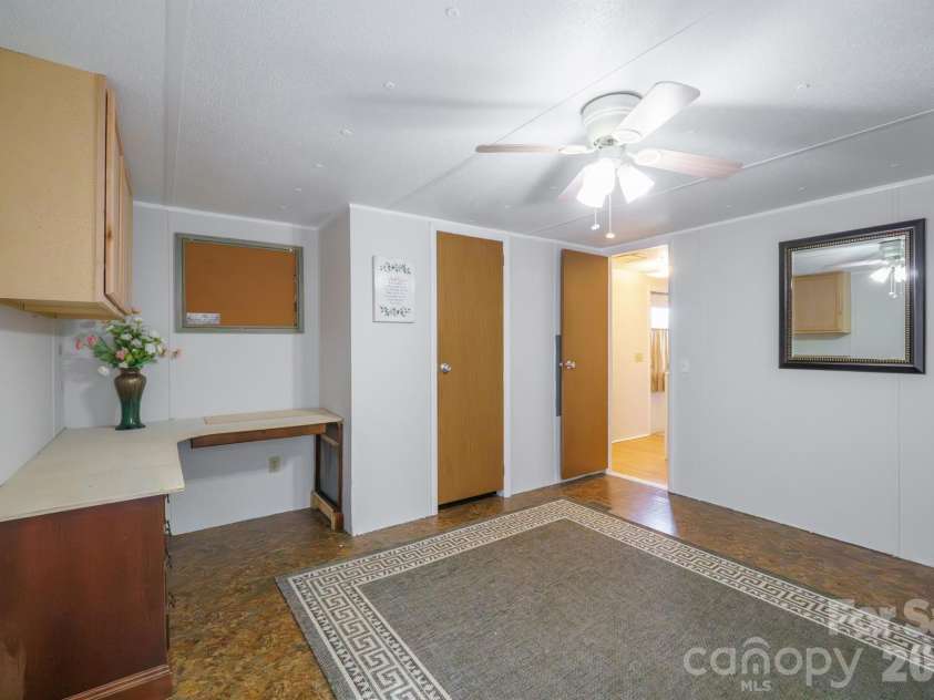 4021 26th Street Court, Hickory, NC 28601.  MLS# CAR4373010, YatesRealty ID 16102. 