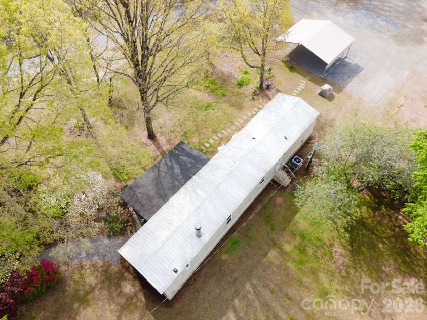4021 26th Street Court, Hickory, NC 28601.  MLS# CAR4373010, YatesRealty ID 16102. 
