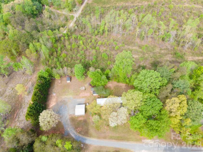 4021 26th Street Court, Hickory, NC 28601.  MLS# CAR4373010, YatesRealty ID 16102. 