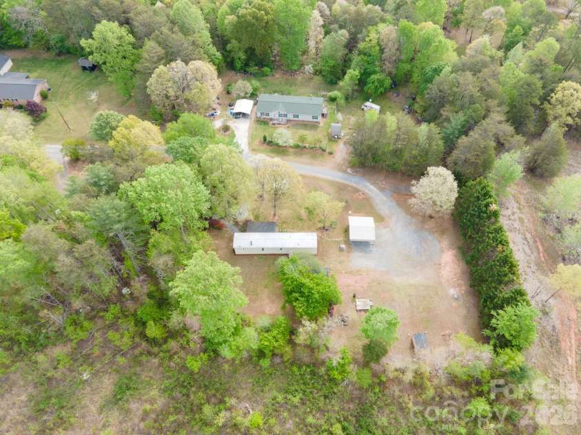 4021 26th Street Court, Hickory, NC 28601.  MLS# CAR4373010, YatesRealty ID 16102. 