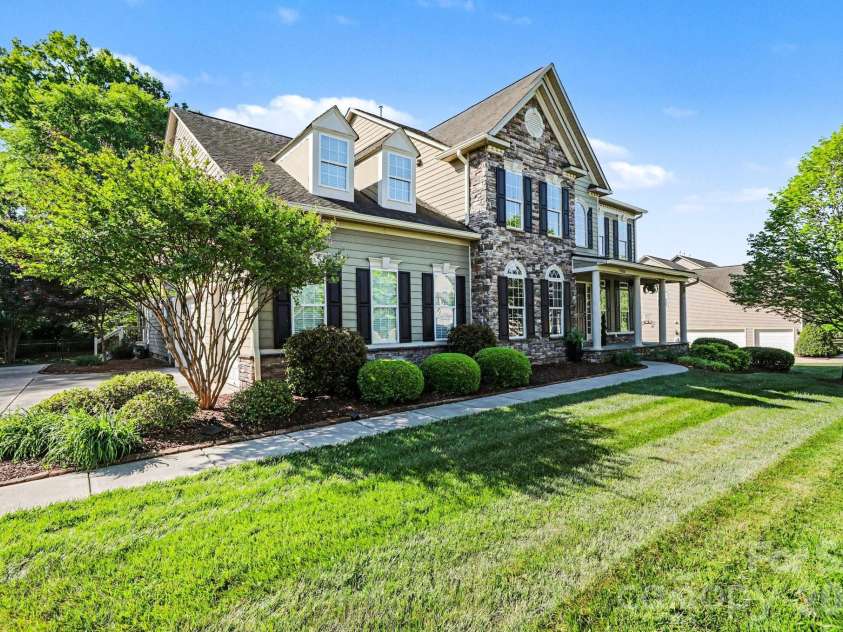 15026 Skypark Drive, Huntersville, NC 28078.  MLS# CAR4327550, YatesRealty ID 16103. 