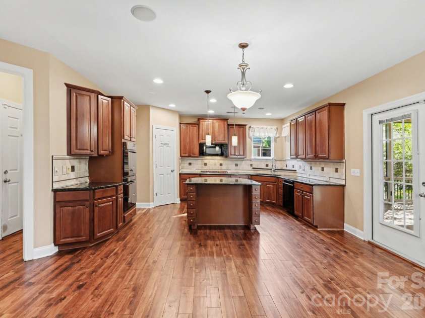 15026 Skypark Drive, Huntersville, NC 28078.  MLS# CAR4327550, YatesRealty ID 16103. 