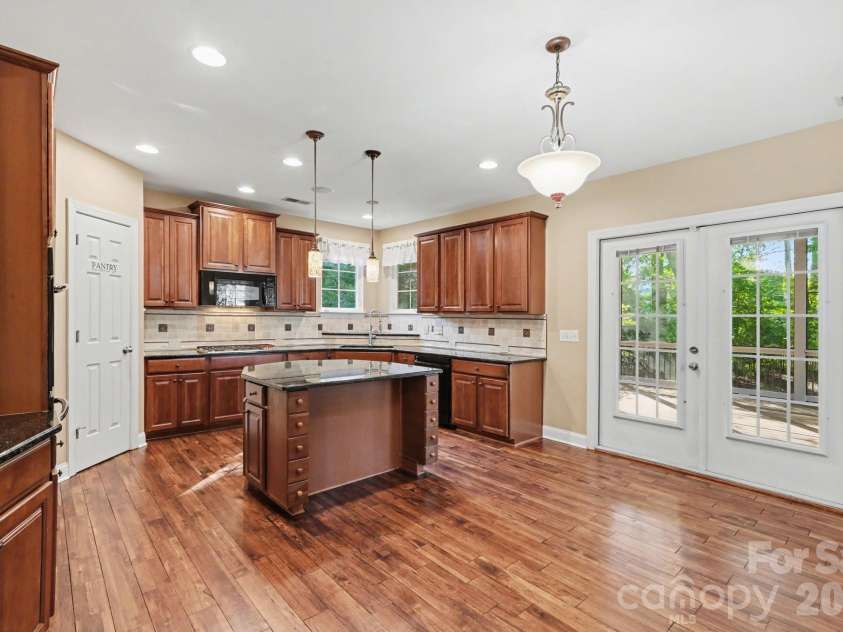 15026 Skypark Drive, Huntersville, NC 28078.  MLS# CAR4327550, YatesRealty ID 16103. 