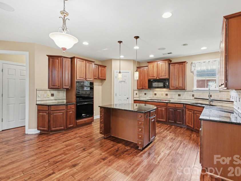15026 Skypark Drive, Huntersville, NC 28078.  MLS# CAR4327550, YatesRealty ID 16103. 