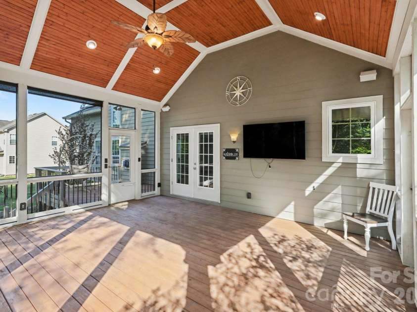 15026 Skypark Drive, Huntersville, NC 28078.  MLS# CAR4327550, YatesRealty ID 16103. 